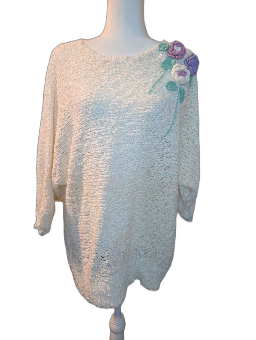 Vintage 80s Cream Knit Crewneck Sweater with Floral Accent 3/4 Sleeve
